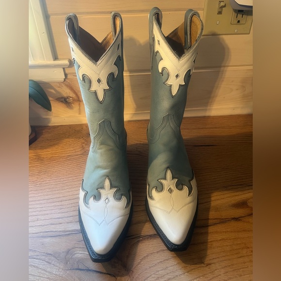 Women’s Idyllwind Bluebelle Western Boots- snip toe 8.5B - Picture 3 of 7